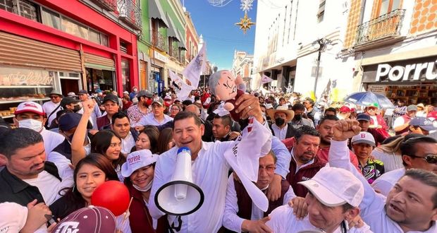 En marcha de Puebla, Armenta refrenda lealtad a AMLO y la 4T