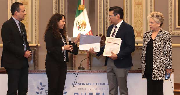 Gobierno de Puebla entrega cuarto informe de labores a Congreso