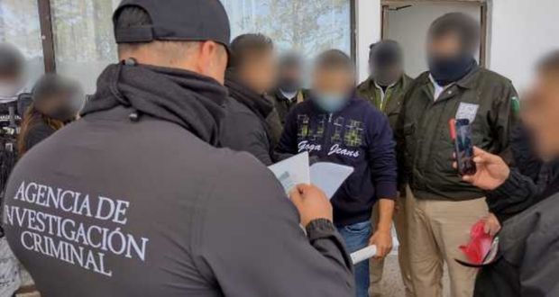 EU entrega a México a ex policía fugitivo implicado en caso Ayotzinapa