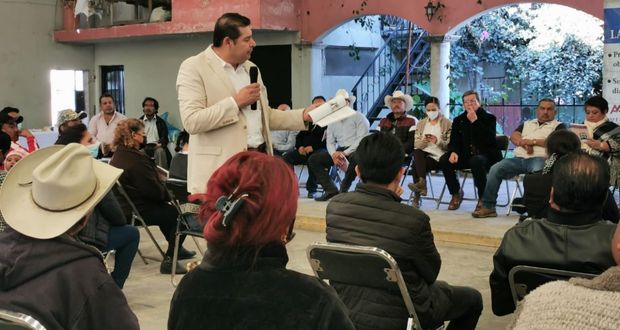En Tochtepec, Armenta presenta libro contra edulcorantes