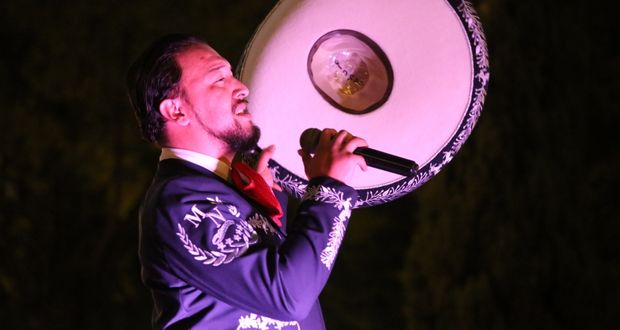 Grupos de Antorcha rinden homenaje a José Alfredo Jiménez en Guanajuato