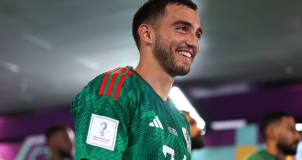 Ajax y Feyenoord se disputan el fichaje del mexicano Luis Chávez.