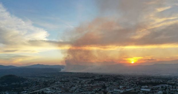 Incendio en colonia Santa Lucía genera ceniza y nube de humo