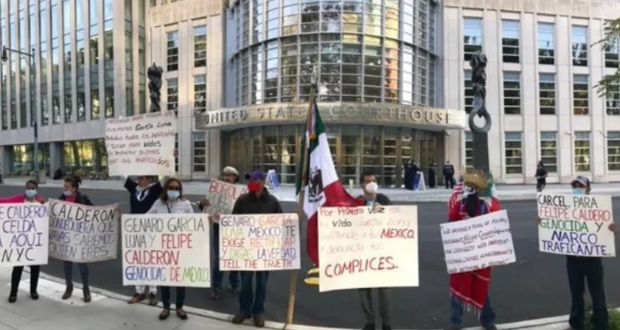 Inicia juicio de García Luna juicio en EU; mexicanos exigen justicia