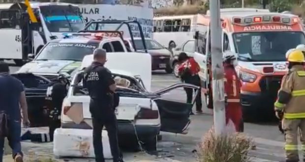 Chocan unidad de trasporte y auto en colonia Tres Cruces; 14 heridos