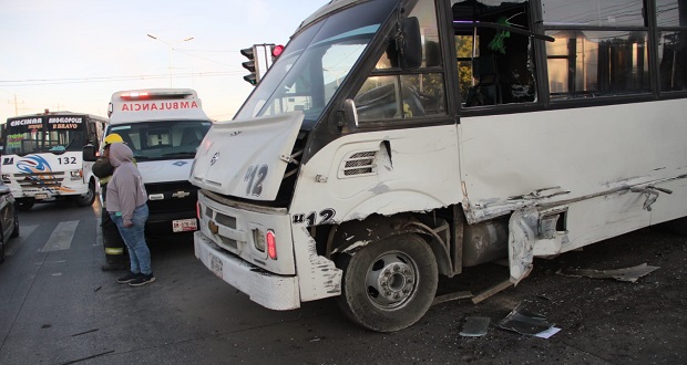 En la Pepsi, choque entre camión y ruta 17 deja 5 heridos