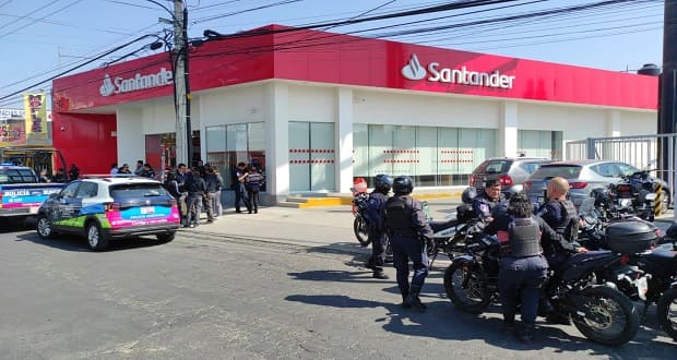 En banco Santander de colonia El Mirador sujetos roban 160 mil pesos