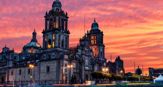 En Catedral Metropolitana, hallan 23 cajas con pinturas y cruces