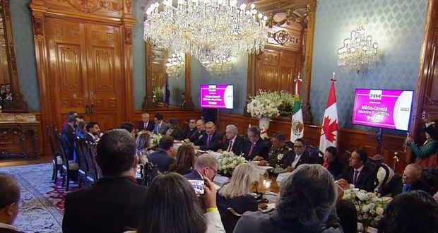 AMLO acuerda con Canadá recibir a empresas energéticas inconformes