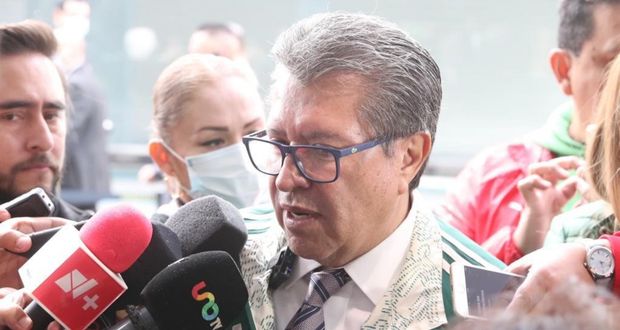 Labor de periodistas, fundamental para democracia: Monreal