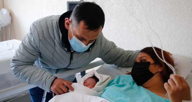 Yamileth, primera bebé del 2023 en Puebla; su cumpleaños será especial: papás. Foto: Especial