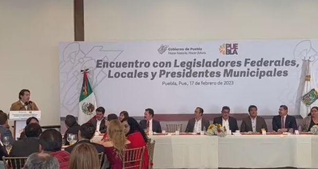 Encuestas se ganan con la gente, no con lonas: Delgado, ante aspirantes en Puebla