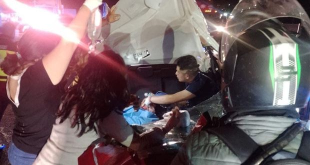 Tras choque, queda prensada en la México-Puebla y fallece