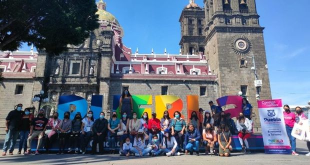 Ayuntamiento de Puebla reconoce labor de los guías de turismo