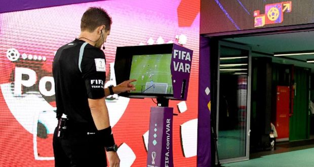 Árbitros explicaran en altavoz sus las revisiones en el VAR