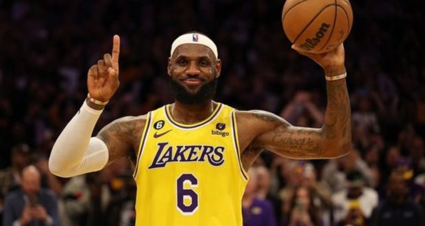 ¡Legendario!; LeBron James impone récord de más puntos en NBA
