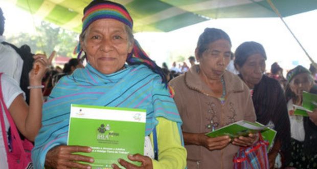 De 45 mil poblanos que estudian con INEA, sólo 7% son indígenas