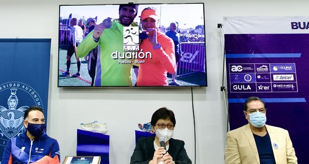 Presentan playera y medalla conmemorativa del Duatlón BUAP Mistertennis Puebla 2023