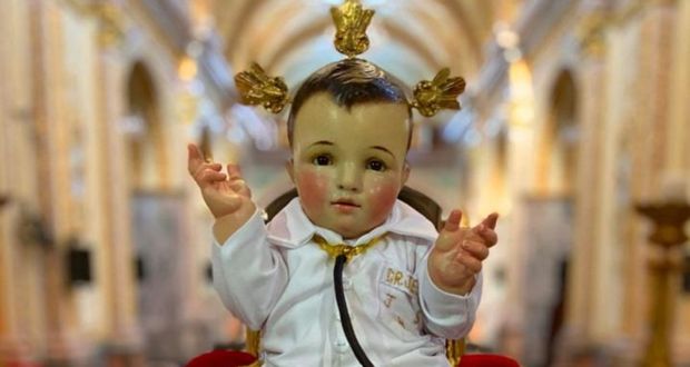 Niño doctor de Tepeaca regresará a procesión de Viernes Santo en Puebla