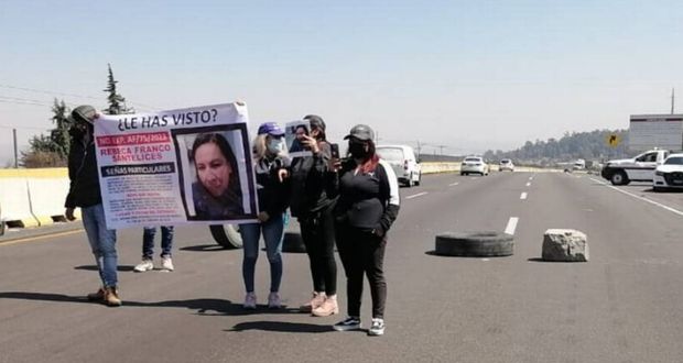 Por casi 2 horas, cierran la México-Puebla; exigen localizar a mujer