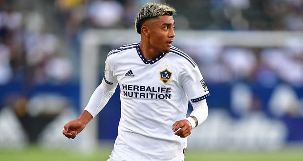 Siempre sí: Julián Araujo llega a España para firmar con el Barça