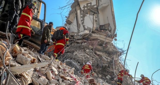A 10 días, rescatan a niño en Turquía; van 40 mil muertos por terremotos