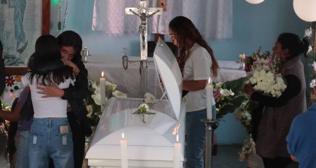Despiden a Itzel, niña de Puebla que murió por bala perdida en CDMX