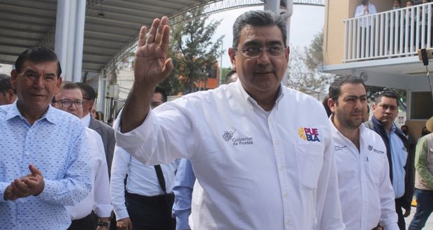 Céspedes inaugura remodelación de primaria en Tehuacán
