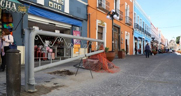 Conductor que dañó pluma en Calle de los dulces paga $20 mil