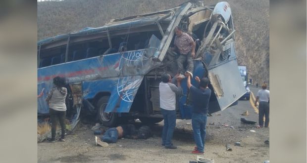 Sube a 17 los muertos por accidente en la Cuacnopalan-Oaxaca: Segob
