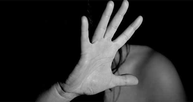 Intento de feminicidio en Tehuacán: exnovio apuñala a alumna de BUAP, reportan