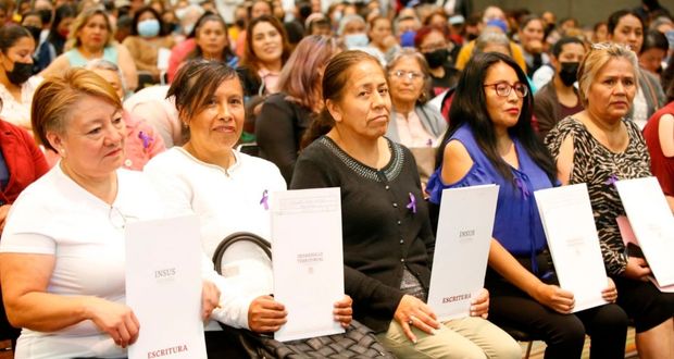 Reciben poblanas 610 escrituras por colaboración entre ayuntamiento y estado