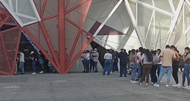 Poblanos se vuelcan por boletos del palenque de feria; checa los más cotizados