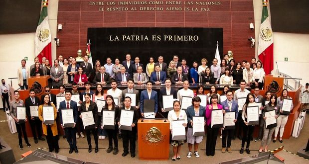 Entrega Armenta reconocimientos por amor al deporte