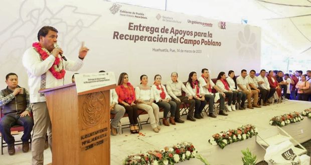Segob y SDR entregan títulos de propiedad a habitantes de Huehuetla