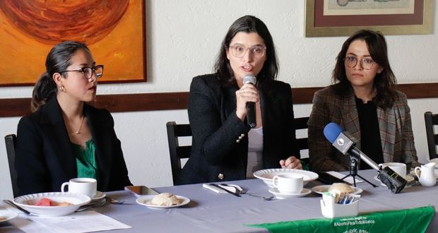 Colectivos feministas ganan amparo; podrán asesorar a poblanas para abortar