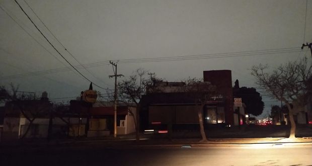 Lluvia y viento provocan apagón en colonias de Puebla