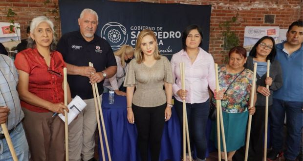 Paola Angon arranca programa "Barremos Chula mi Cholula", junto a vecinos de la Magdalena