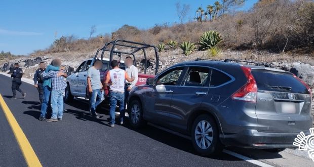 Policías estatales rescatan a 3 víctimas de secuestro en Acatlán