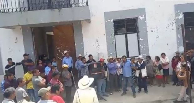 Por disputa de manantial, en Tochimilco retienen a pobladores de Morelos