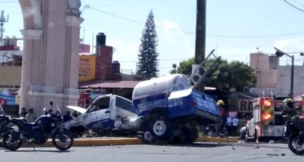 Pipa de gas se queda sin frenos en calzada Zaragoza; sin daños mayores