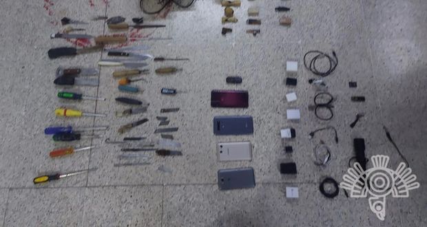 Aseguran más de mil artículos prohibidos en penales de Puebla