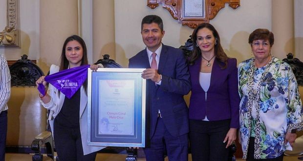 Ayuntamiento entrega premio “Natalia Serdán” a Olimpia Coral