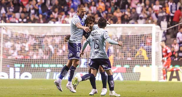 Con triunfo 1-0, Club Puebla le corta la racha victoria a Chivas. Foto: Especial 