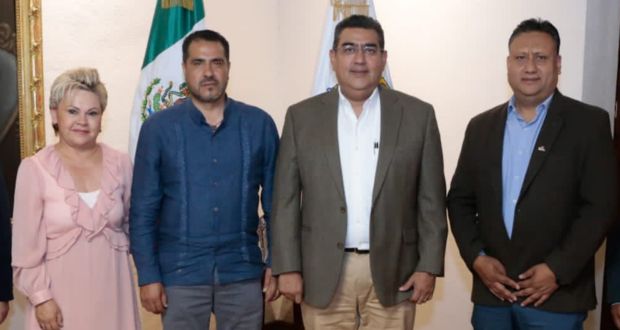 Céspedes habla con dirigentes de SNTE en Puebla sobre rutas y bonos