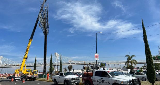 Van por retiro de 33 espectaculares en Puebla; Ambiente lanza licitación