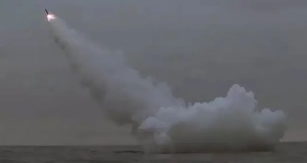 Norcorea lanza misil; cae fuera de aguas japonesas, confirman