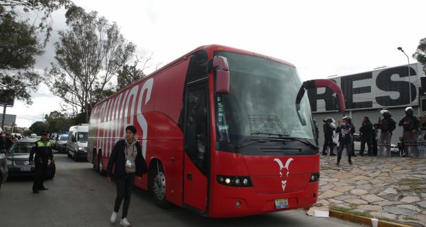 Gobierno rentará 310 autobuses para llevar alumnos a desfile del 5 de Mayo