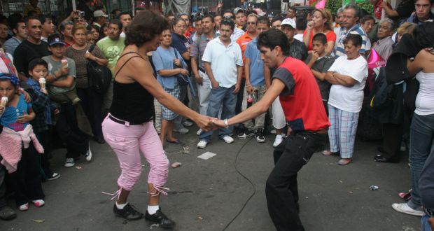 Bailes en calles de Puebla capital, sin permiso; solo en salones sociales
