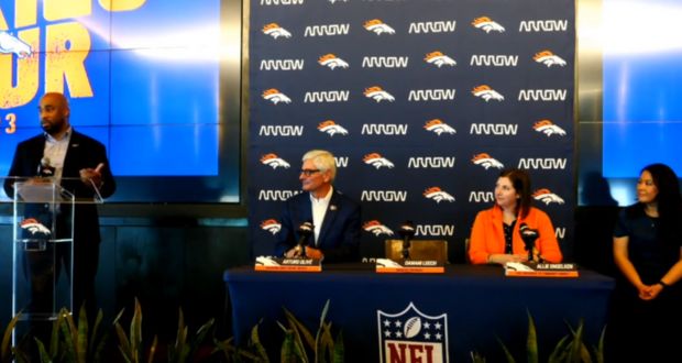 Broncos donan 100 mil dólares al tochito infantil en México